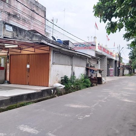 Alex Hostel 2 Palembang Buitenkant foto