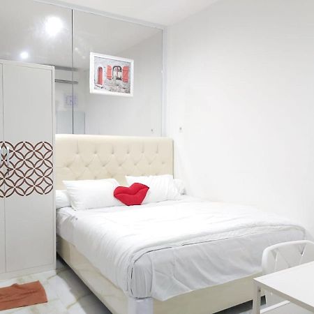 Alex Hostel 2 Palembang Buitenkant foto