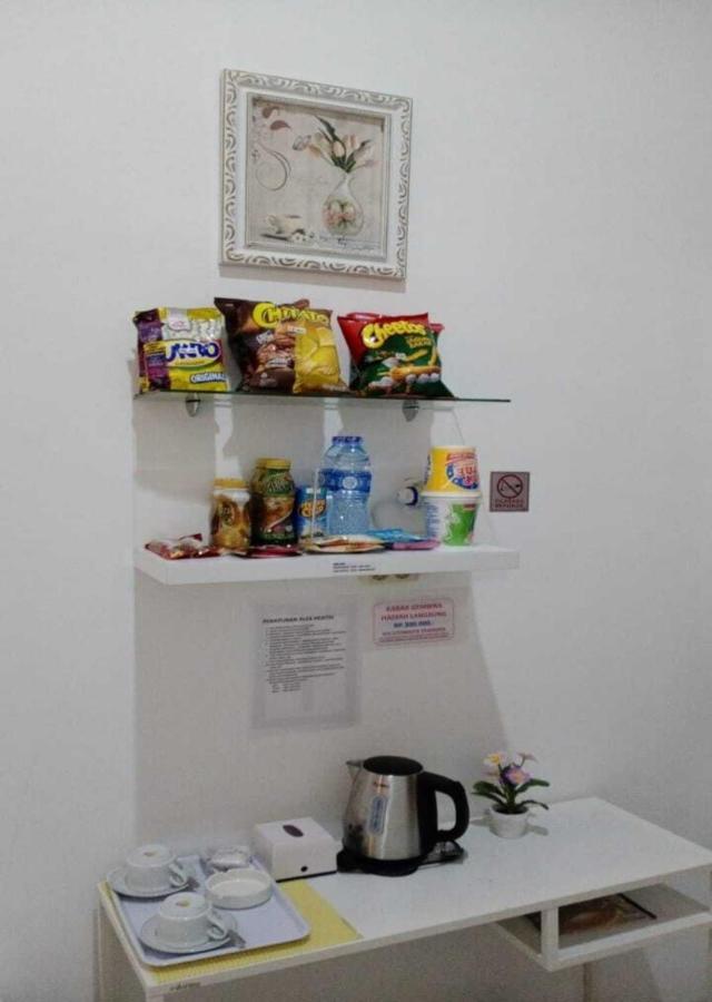 Alex Hostel 2 Palembang Buitenkant foto