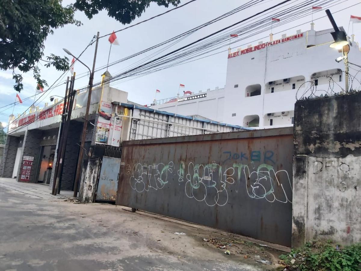Alex Hostel 2 Palembang Buitenkant foto