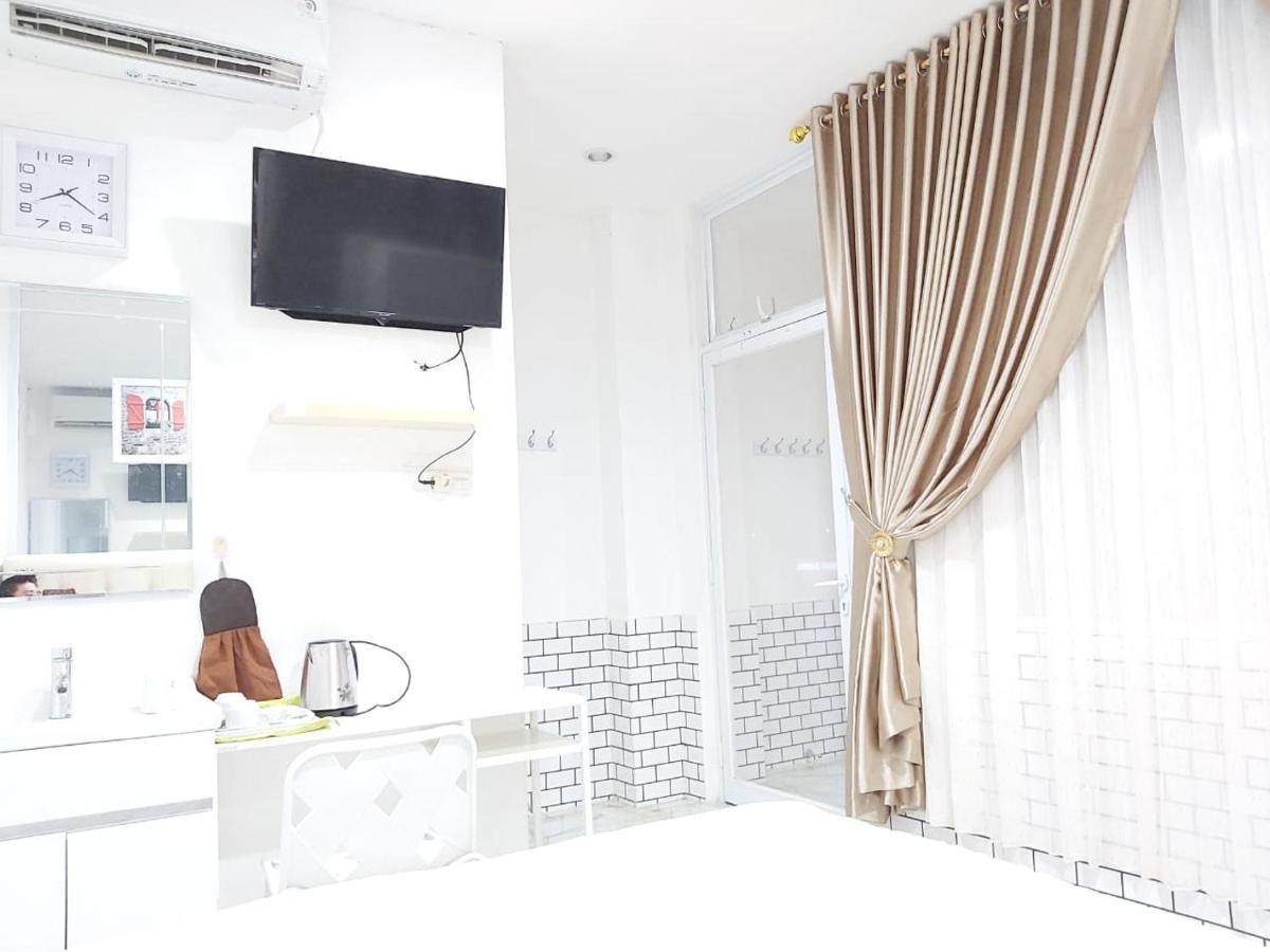 Alex Hostel 2 Palembang Buitenkant foto
